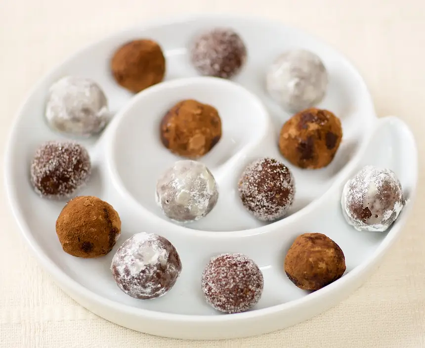 Holiday No Bake Rum Balls