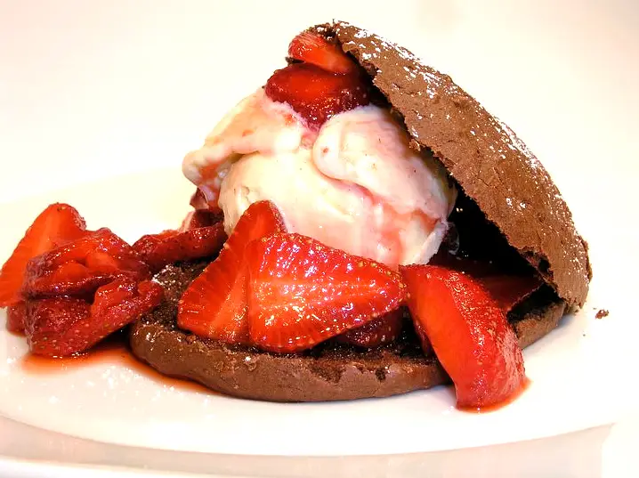 Low Fat Chocolate Strawberry Shortcake