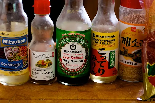 All the ingredients we need to make this delicious Korean sauce.