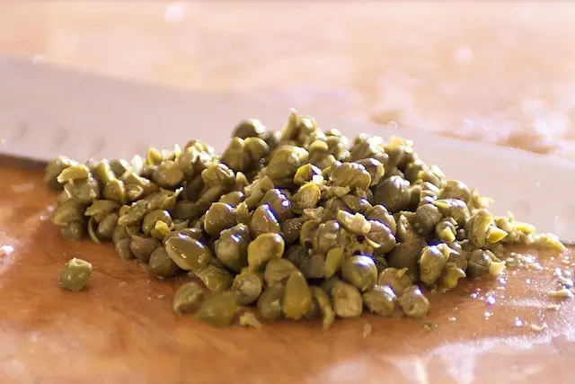 and coarsely chop the capers.