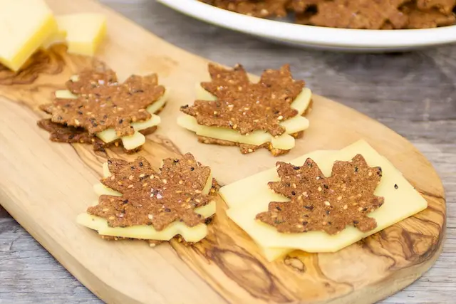 Canadiens Maple Leafs Crackers (Canada Day)