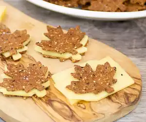 Canadiens Maple Leafs Crackers (Canada Day)