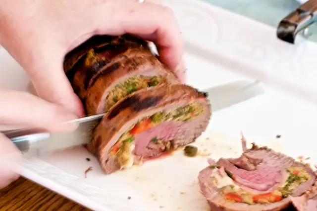 Let rest for 5 or 10 minutes and slice