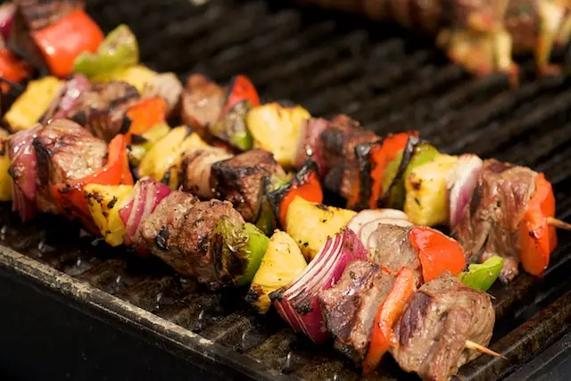 Here we have the well-grilled beef kebabs.