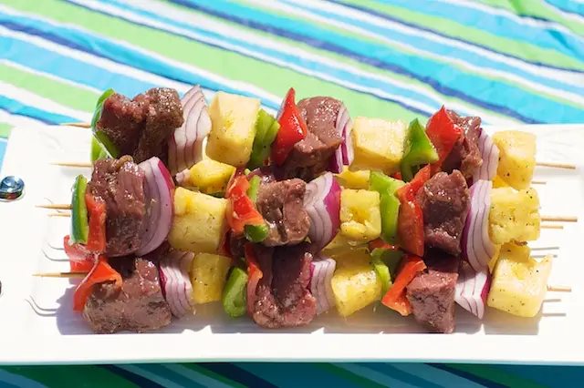 Then repeat the process with all the skewers until the ingredients have been used up. 