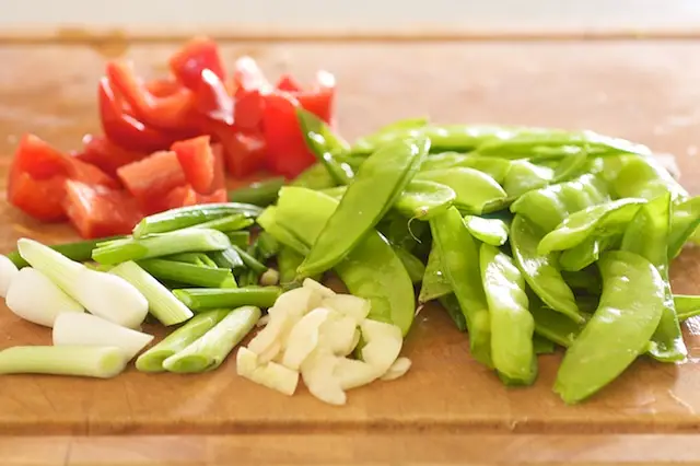 Meanwhile prepare the green onions, red pepper and garlic.