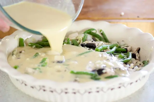 Beat bisquick mix, eggs, milk, salt and black pepper until smooth,