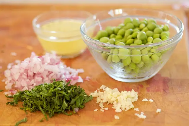 Skillet Peas with Red Onion & Mint