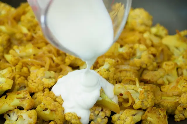Pour the yogurt.