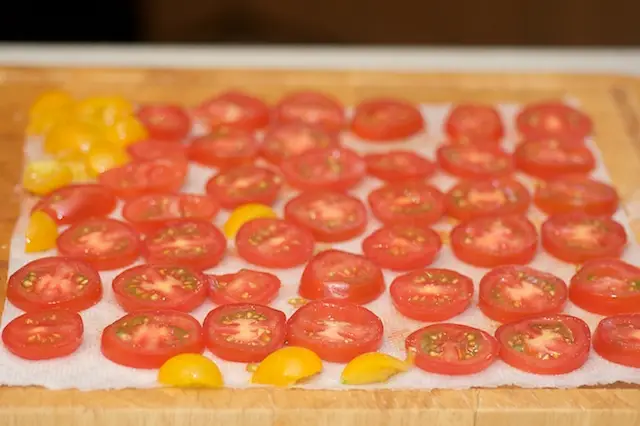 Line the sliced tomatoes on several clean paper towels, 