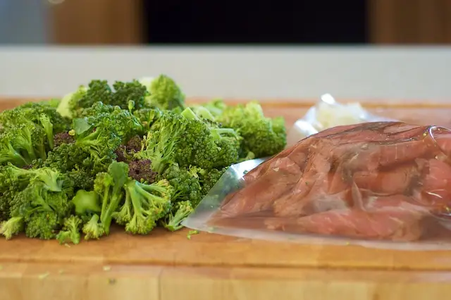 15 Minute Broccoli Beef (Easy)