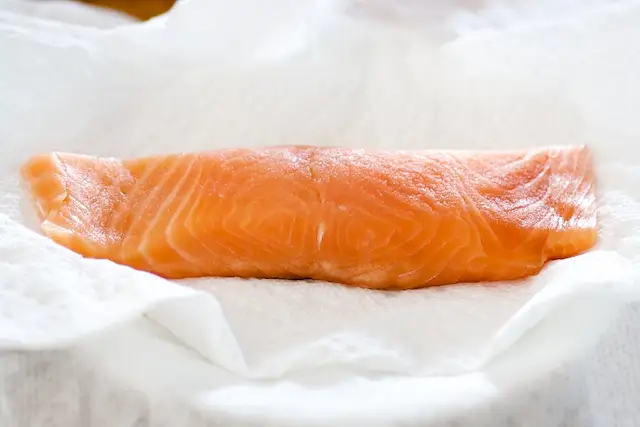 Dry the fish fillets with one or two clean paper towel.