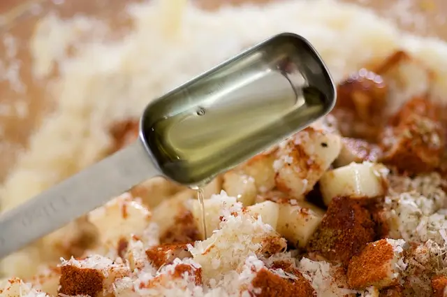 Add 4 tablespoons of olive oil.