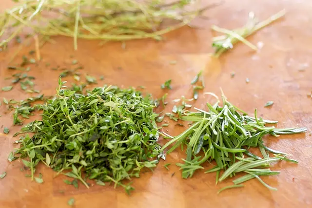 Remove the leaves from the stem, finely chop them and add into a large bowl.