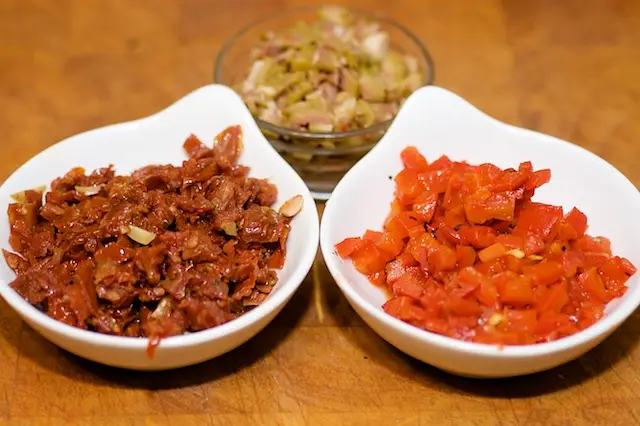 Meanwhile chop up the sun-dried tomatoes, olives and roasted bell peppers.