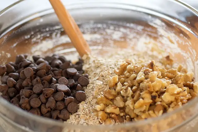 Add the oats, chocolate chips and walnuts, and stir until well mixed. 