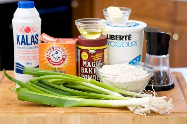 A very easy and delicious biscuits recipe, let’s get together these a few ingredients first.