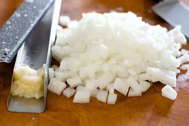 Chop up the onions and mince the garlic.
