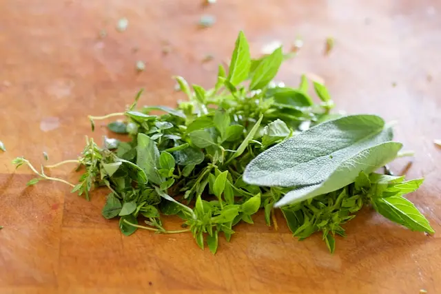 Wash well the fresh herbs, and finely chop them.
