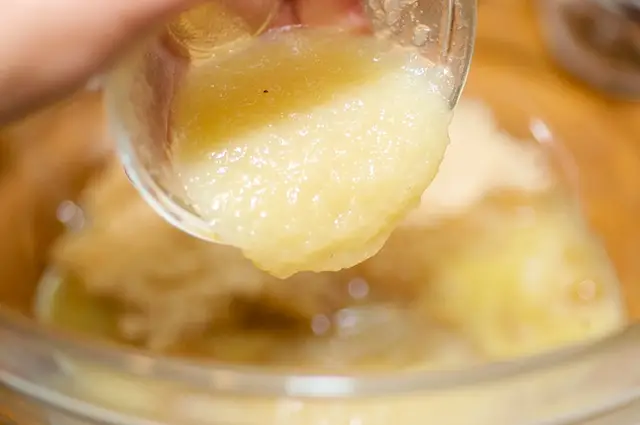 Add the apple sauce.