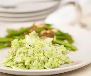 Cheesy Broccoli Mashed Potatoes