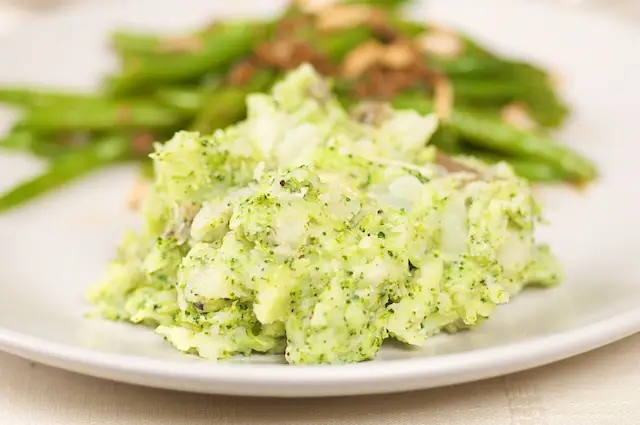 Cheesy Broccoli Mashed Potatoes