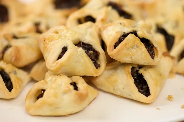 Sun-dried Tomato, Mushroom & Parmesan Puff Pockets