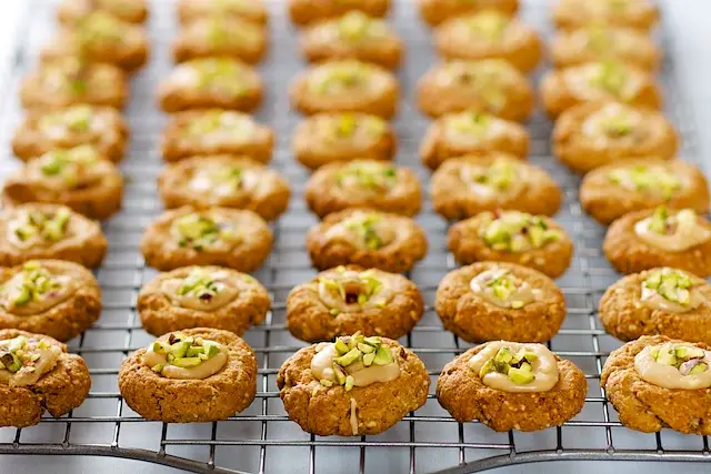 Let the frosting set, about 15 to 20 minutes.