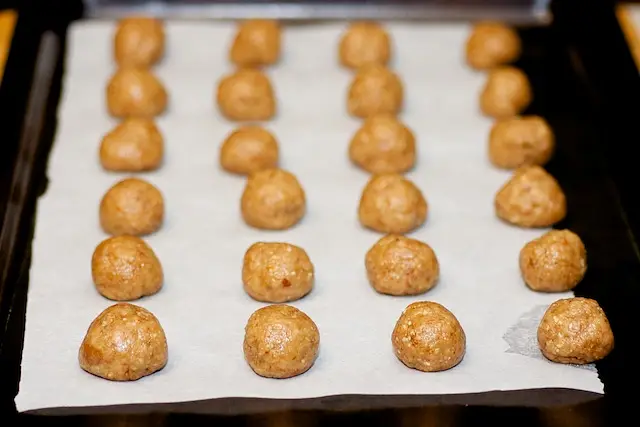 Then shape into 1-inch balls.