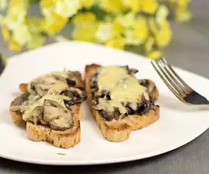 Cheesy Mushrooms on Crispy Toast