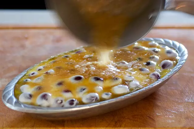 Immediately pour over grapes. 