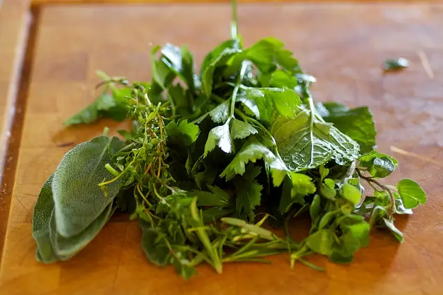 Also finely chop the fresh herbs.