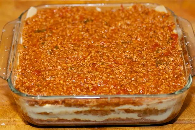 Spread the remaining TVP and tomato sauce mixture over the noodles.