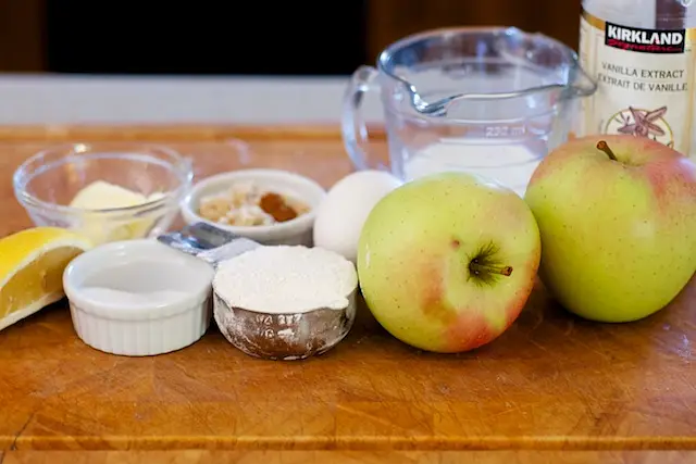 You need these a few ingredients to make this delicious pancake.