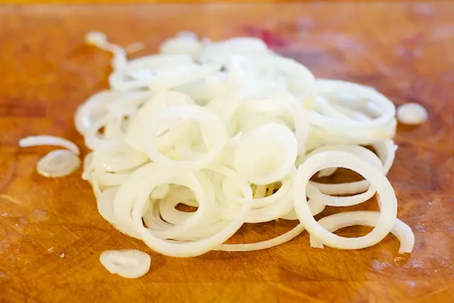 Peel and thinly slice the onions.