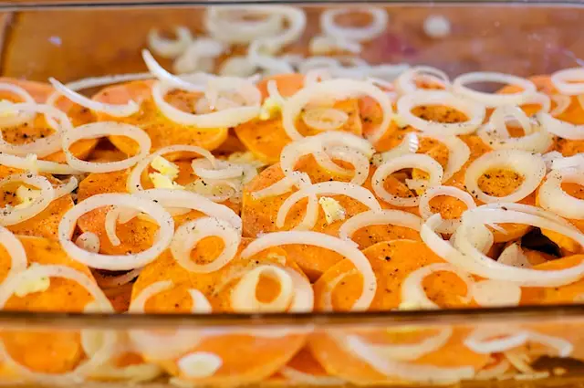 Arrange the onion...