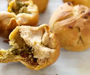 Sun-dried Tomato, Basil Pesto & Artichoke Pizza Rolls