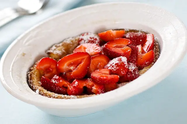 Baked German Pancakes with Fresh Strawberries