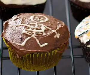 Halloween Chocolate Surprise Cupcakes