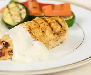 Grilled Chicken with Yogurt Sauce