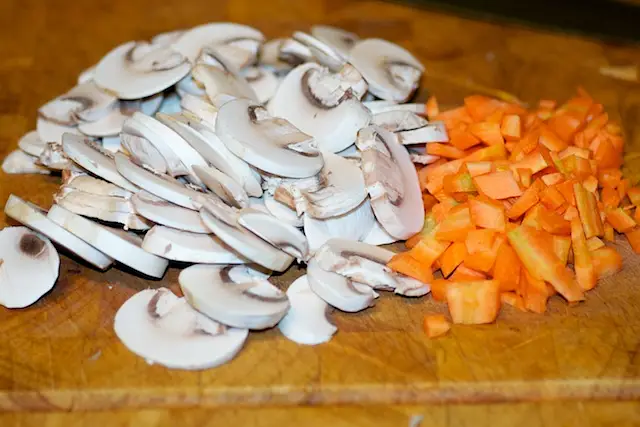Slice the mushrooms and chop the carrot.