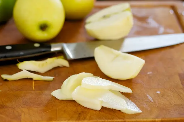 Core and slice the apples.