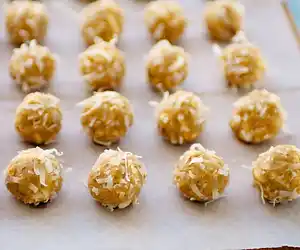 Crispy Crunchy Peanut Snowballs