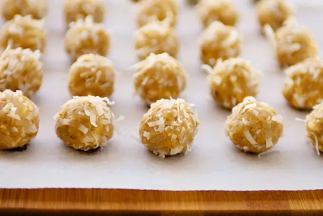 Crispy Crunchy Peanut Snowballs
