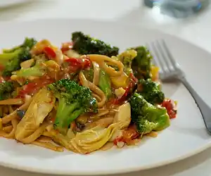 Broccoli, Fettuccine & Artichoke Hearts in Warm Sun-Dried Tomato Cream Sauce