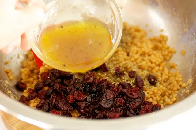 Pour the vinaigrette 