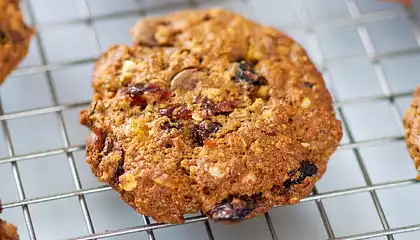 Dried Fruits, Chocolate Chips and Flaxseed Cookies