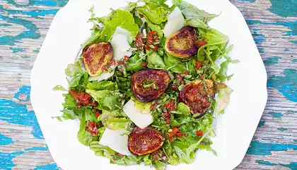 Grilled Figs Arugula Salad with Roasted Pepper Vinaigrette 