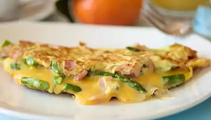 Asparagus and Canadian Bacon Cheese Omelet
