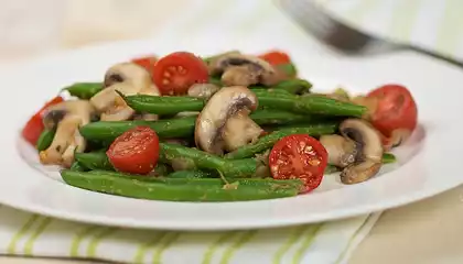 Green Beans with Mushrooms and Cherry Tomatoes